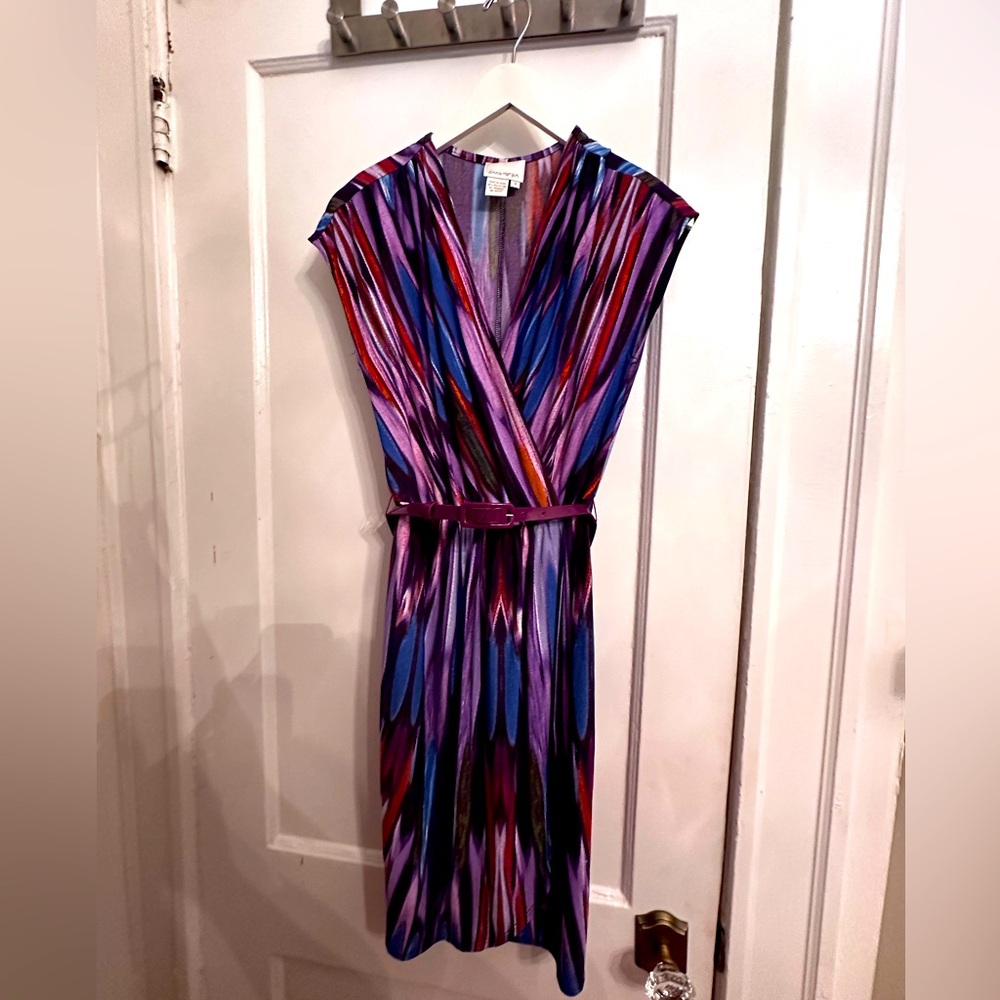 Beautiful knee length surplice dress with removable belt